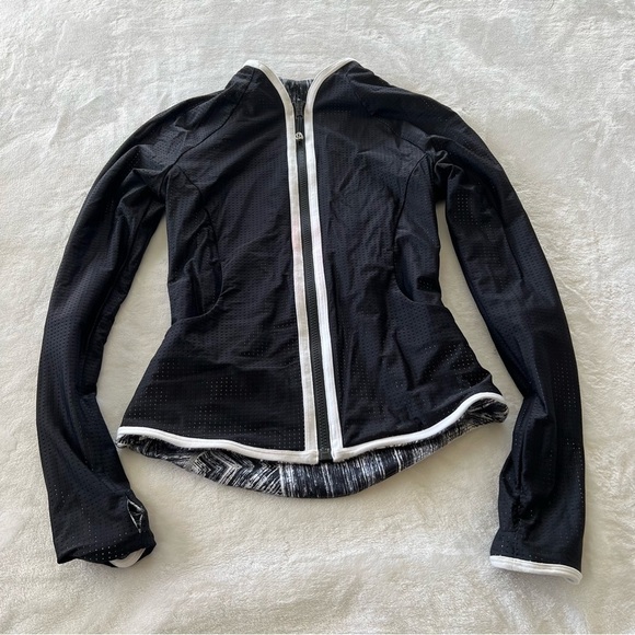 LULULEMON Find Your Bliss Reversible Jacket - Picture 2 of 8